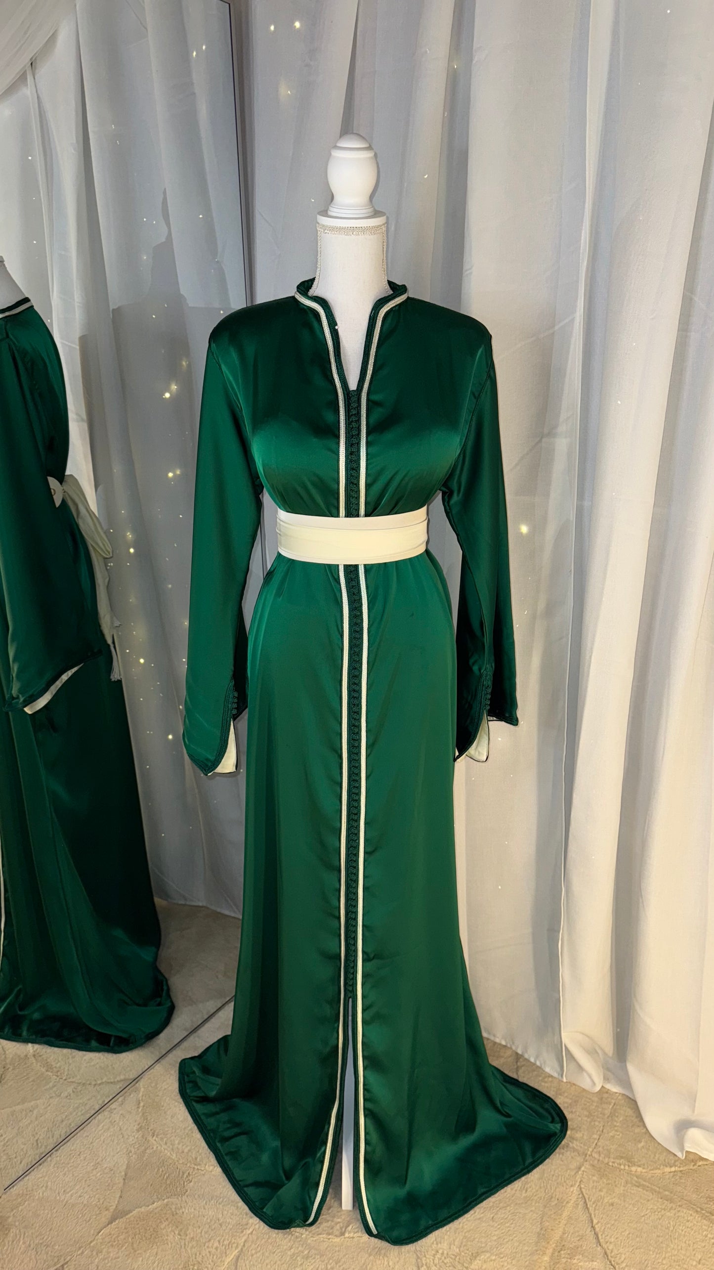 Caftan vert éclat blanc