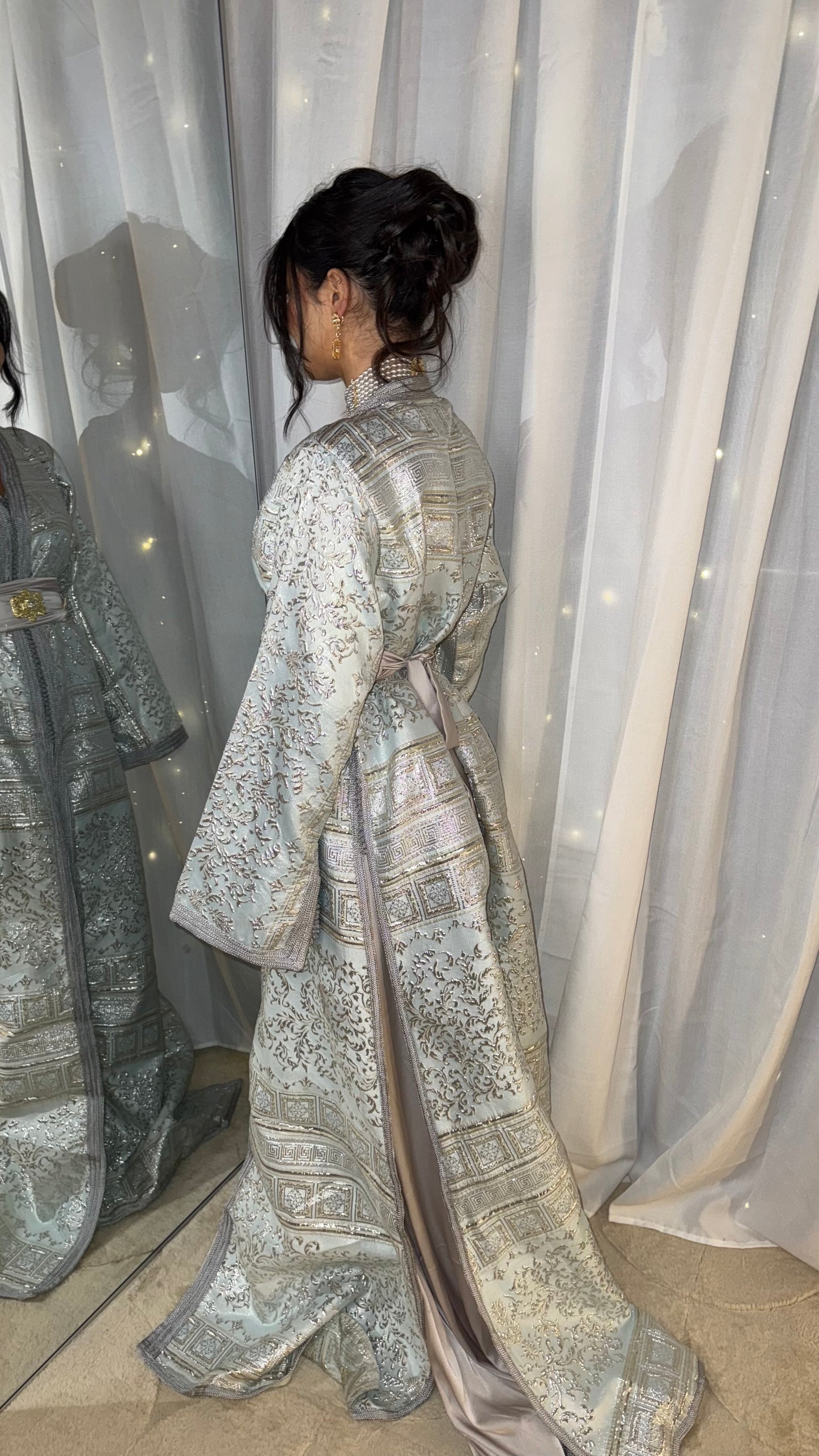 Caftan blanc cassé motifs argent