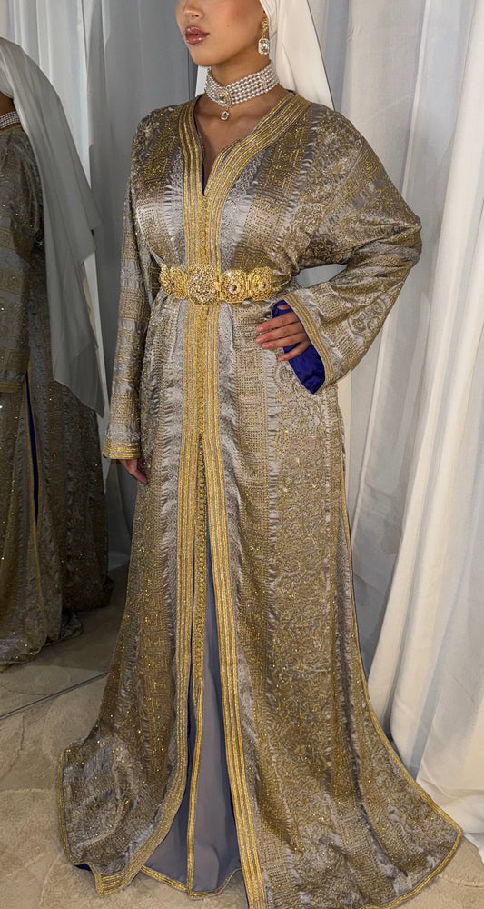 Caftan gris perlé richesse dorée