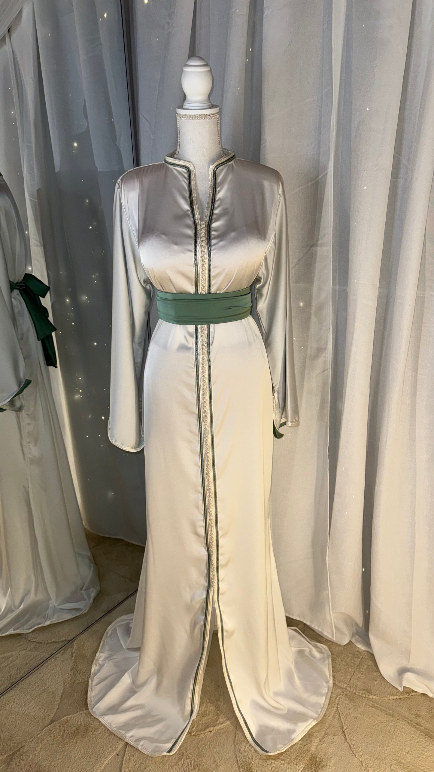 Caftan blanc touche verte